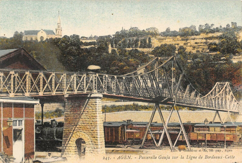 Carte postale ancienne Agen Passerelle Gauja Sur La Ligne Bordeaux Cette Train à Agen