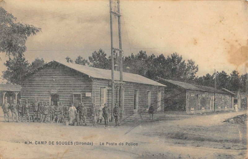Carte postale ancienne Au Camp De Souges Poste De Police