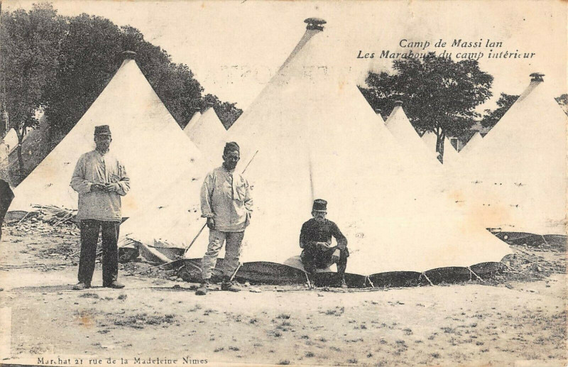 Carte postale ancienne Le Camp De Massillan Les Marabouts Du Camp Interieur