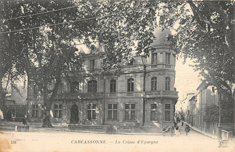 Carte postale ancienne Carcassonne Caisse D'Epargne à Carcassonne