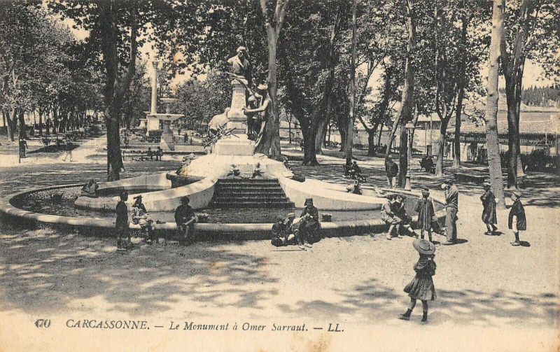 Carte postale ancienne Carcassonne Le Monument A Omer Sarraut à Carcassonne