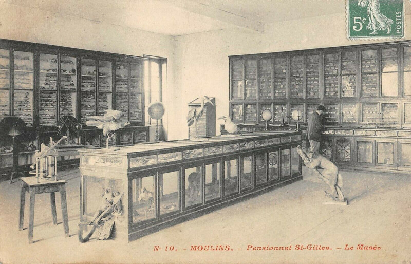 Carte postale ancienne Moulins Pensionnat Saint Gilles à Moulins