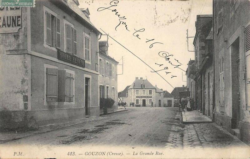 Carte postale ancienne Gouzon La Grande Rue à Gouzon