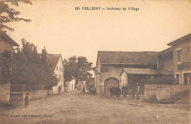 Carte postale ancienne Veilleiry Interieur Du Village (cpa animée Haute Savoie