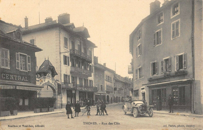 Carte postale ancienne Thones Rue Des Cles (cliché rare à Thônes