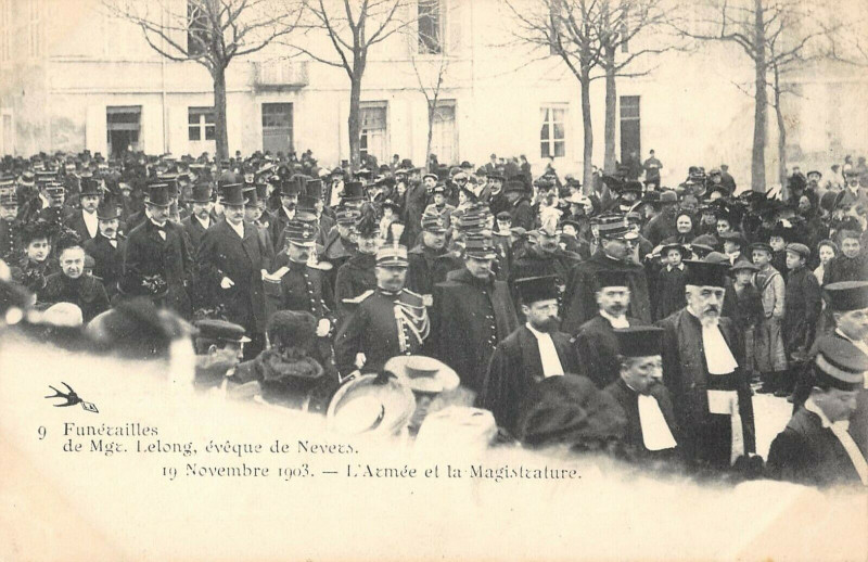 Carte postale ancienne Funerailles De Mgr Lelong Eveque De Nevers 1903 L'Armee Et Magistrature à Nevers