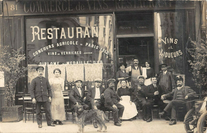 Carte postale ancienne Rue de Tocqueville - Maison Cormouls - Commerce de Vins - Restaurant à Paris 17e