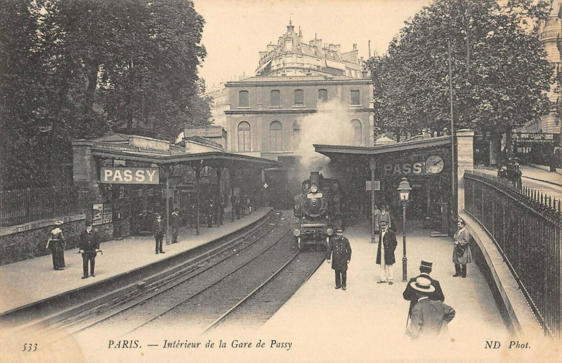 Carte postale ancienne Intérieur de la Gare de Passy à Paris 16e