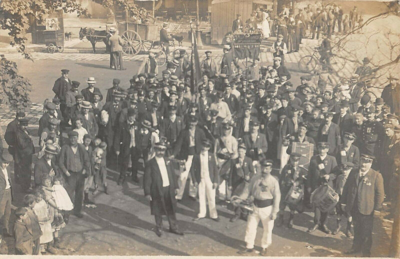 Carte postale ancienne Fanfare - La Renaissance de Vaugirard à Paris 15e