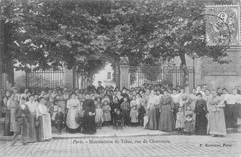 Carte postale ancienne Paris XIIe Manufacture De Tabac Rue De Charenton à Paris 12e
