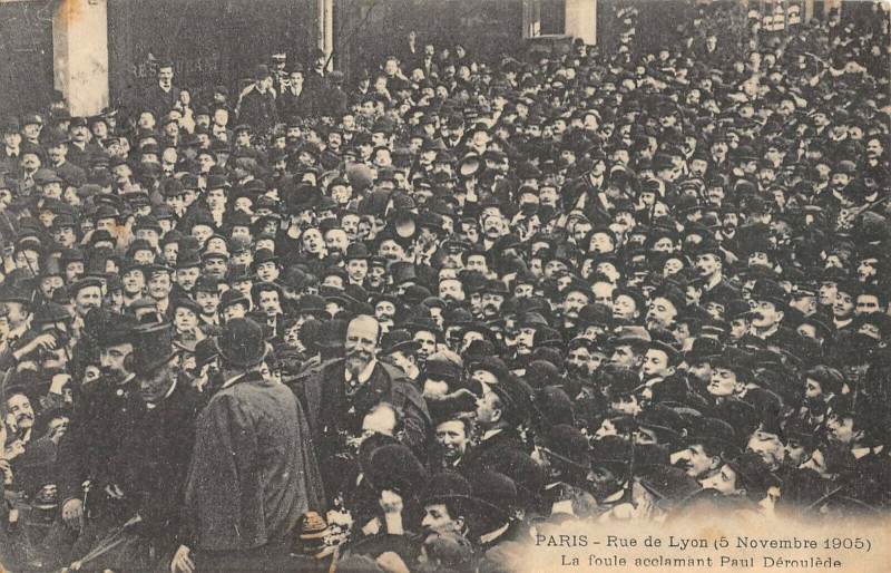 Carte postale ancienne Paris XIIe Rue De Lyon 5 Novembre 1905 La Foule Acclamant Paul Deroulede à Paris 12e
