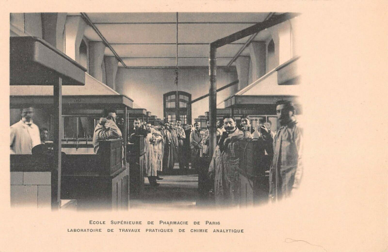 Carte postale ancienne Ecole Supérieure de Pharmacie de Paris - Laboratoire de Travaux de Chimie Analytique à Paris 6e