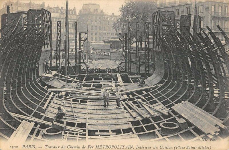 Carte postale ancienne Paris Travaux Du Chemin De Fer Metropolitain Interieur Caisson Saint-Michel à Paris