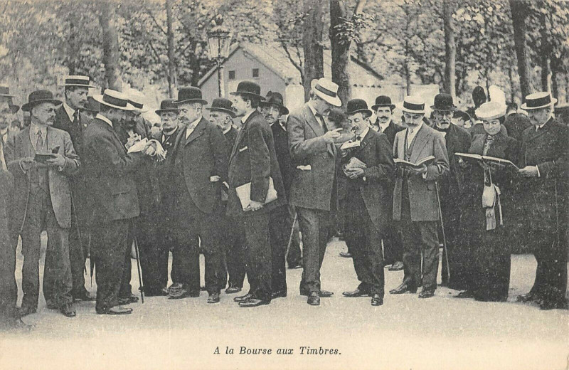 Carte postale ancienne Paris A La Bourse Aux Timbres à Paris