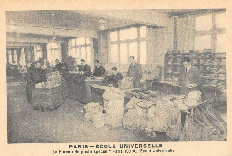 Carte postale ancienne Ecole Universelle - Le bureau de poste spécial à Paris 16e