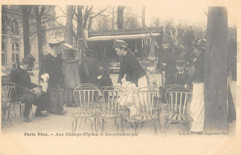 Carte postale ancienne Paris Vecu Aux Champs Elysees Les Premiers Pas à Paris