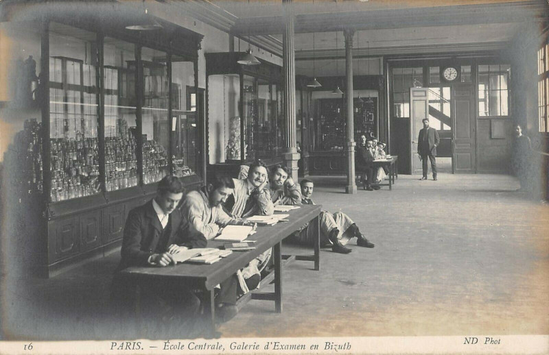 Carte postale ancienne Paris Ecole Centrale Galerie D'Examen En Bizuth à Paris