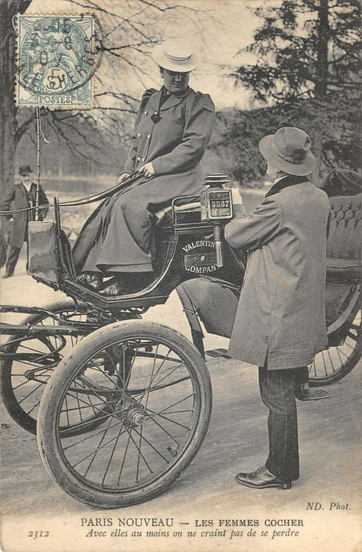 Carte postale ancienne Paris Nouveau Les Femmes Cocher à Paris