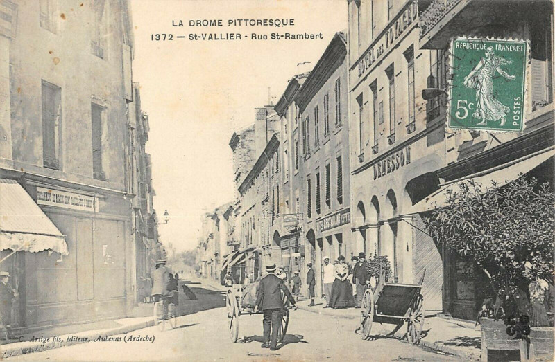 Carte postale ancienne Saint Vallier Rue Saint Rambert à Saint-Vallier