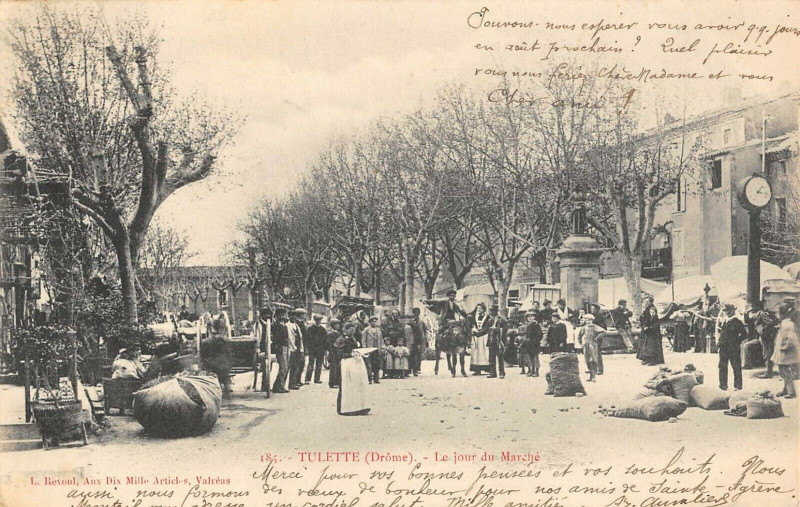 Carte postale ancienne Tulette Le Jour Du Marche à Tulette