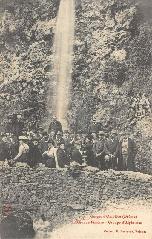 Carte postale ancienne Gorges D'Ombleze La Grande Pissoire Groupe D'Alpinistes
