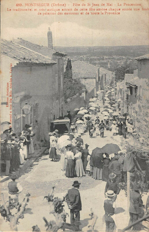 Carte postale ancienne Montsegur Fete De Saint Jean De Mai La Procession