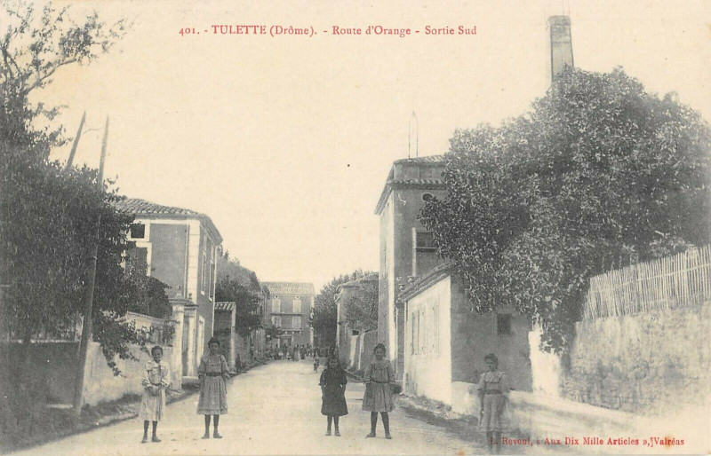 Carte postale ancienne Tulette Route D'Orange Sortie Sud à Tulette
