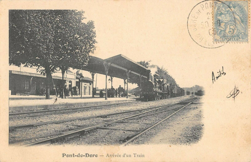 Carte postale ancienne Pont De Dore Arrivee D'Un Train