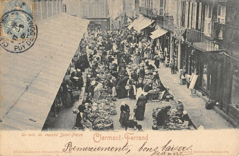 Carte postale ancienne Clermont Ferrand Un Coin Du Marche Saint Pierre à Clermont-Ferrand