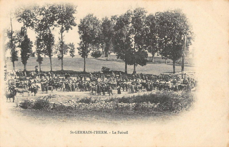 Carte postale ancienne Saint Germain L'Herm Le Foirail à Saint-Germain-l'Herm