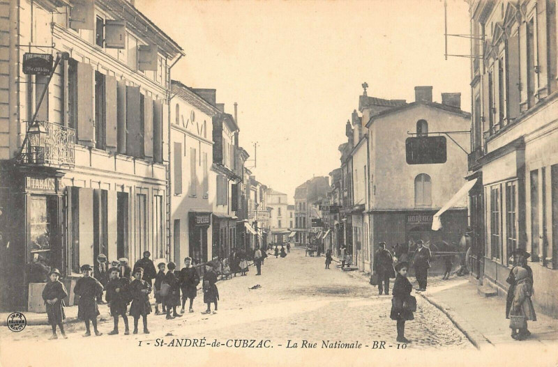 Carte postale ancienne Saint Andre De Cubzac La Rue Nationale