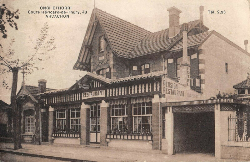 Carte postale ancienne Arcachon Ongi Ethorri Cours Hericard De Thury à Arcachon