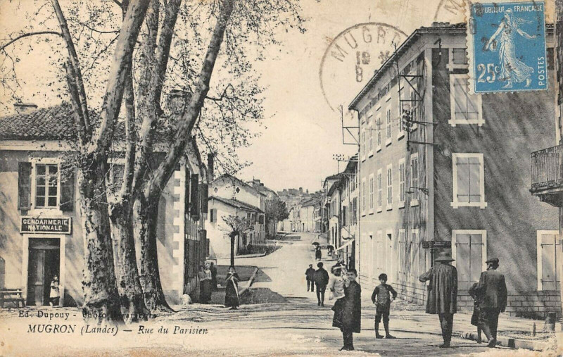 Carte postale ancienne Mugron Rue Du Parisien à Mugron