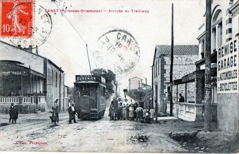 Carte postale ancienne Canet Arrivee Du Tramway (Train Anime Dans La Rue