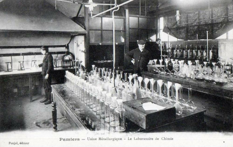 Carte postale ancienne Pamiers Usine Metallurgique Le Laboratoire De Chimie à Pamiers