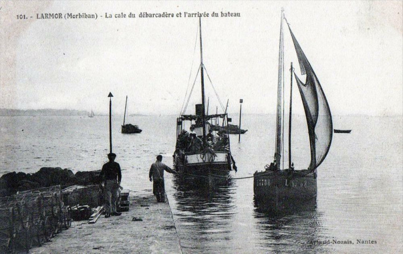 Carte postale ancienne Larmor La Cale Du Debarcadere Et L'Arrivee Du Bateau (Belle Cpa