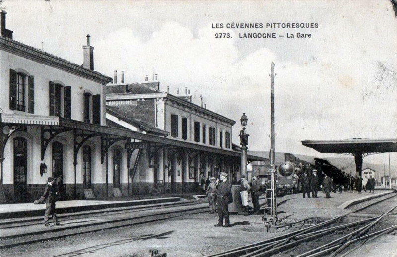 Carte postale ancienne Langogne La Gare (Train En Gare à Langogne