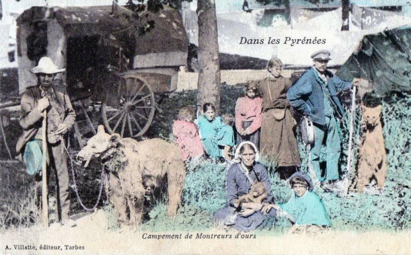 Carte postale ancienne Dans Les Pyrenees Campement De Montreurs D´OURS (Cpa Magnifique Top) à Mont