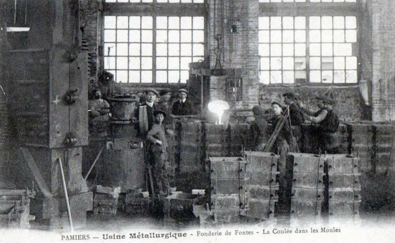 Carte postale ancienne Pamiers Usine Metallurgique Fonderie De Fontes La Coulee Dans Les Moules à Pamiers