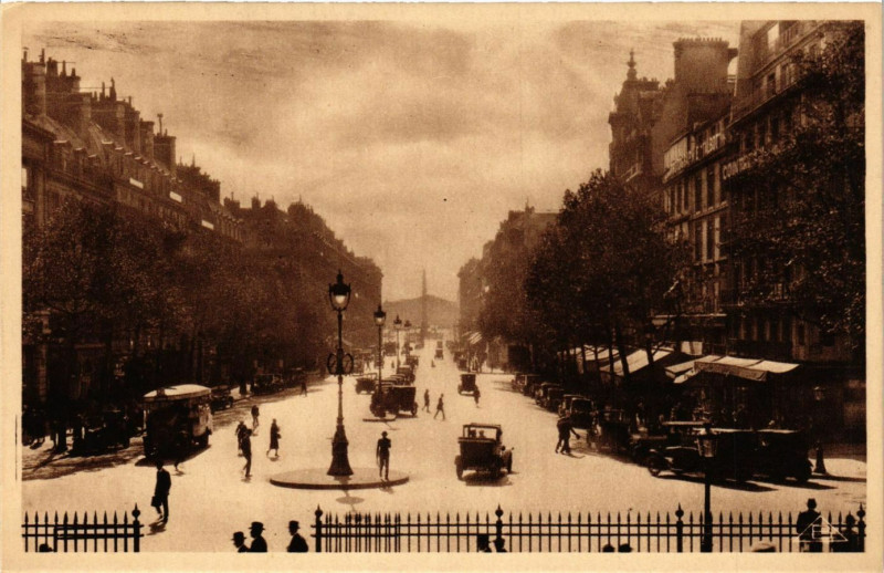 Carte postale ancienne Paris 8e Vues de Paris - Rue Royale à Paris 8e