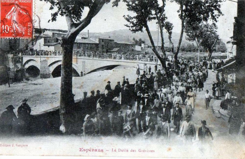 Carte postale ancienne Esperaza Le Defile Des Grevistes à Espéraza