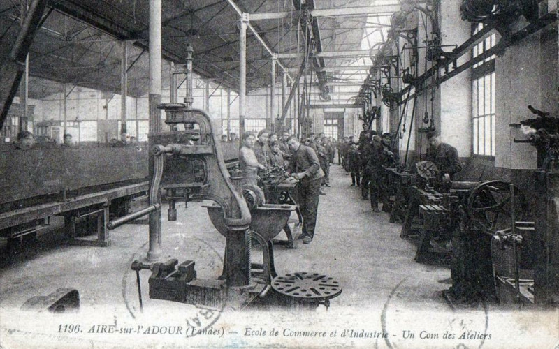 Carte postale ancienne Aire Sur L'Adour Ecole De Commerce Et D'Industrie Un Coin Des Ateliers (T à Aire-sur-l'Adour