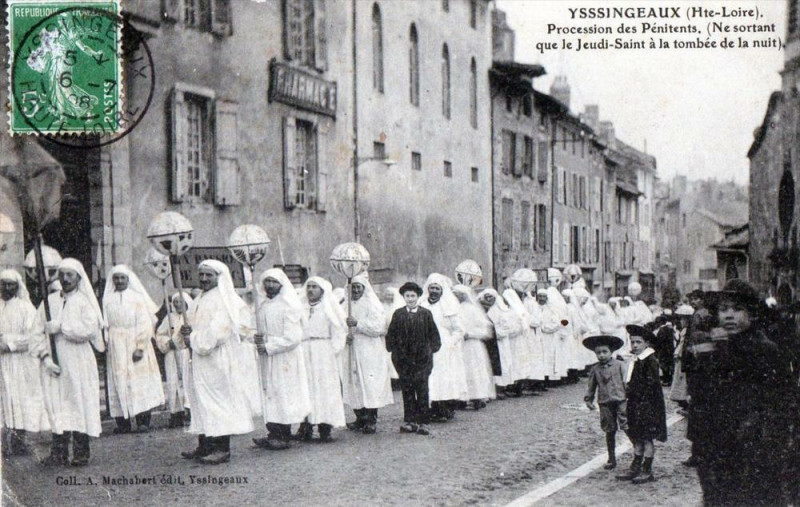 Carte postale ancienne Yssingeaux Procession Des Penitents ( Gros Plan à Yssingeaux