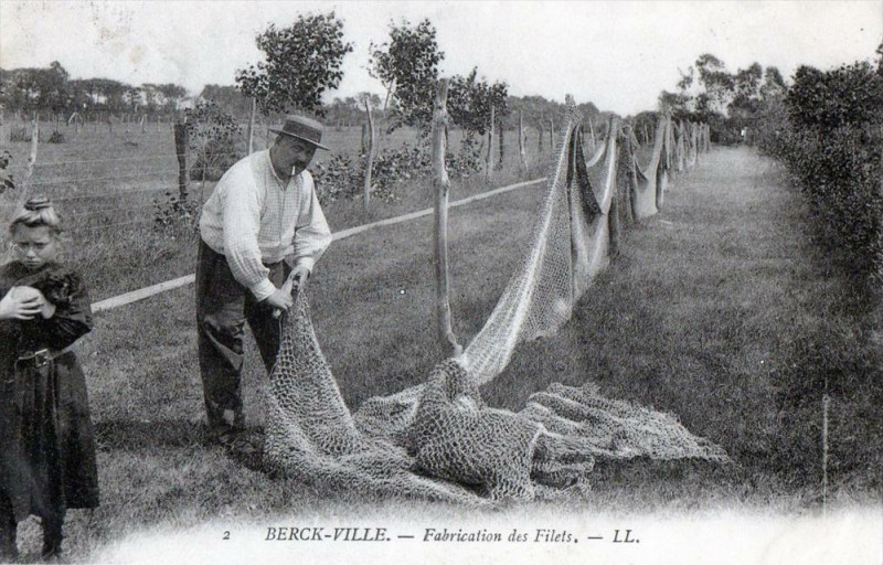 Carte postale ancienne Berck Ville Fabrication Des Filets  (Metiers De La Mer Vieux Metiers à Berck
