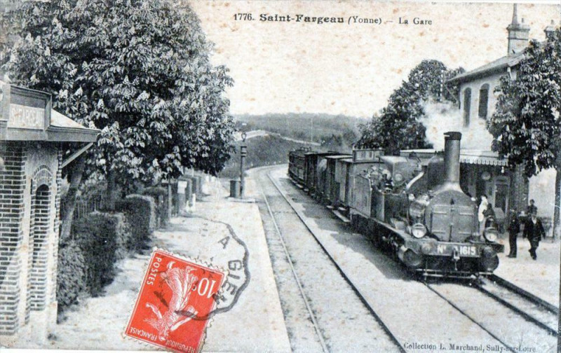 Carte postale ancienne Saint Fargeau La Gare (Train En Gare à Saint-Fargeau