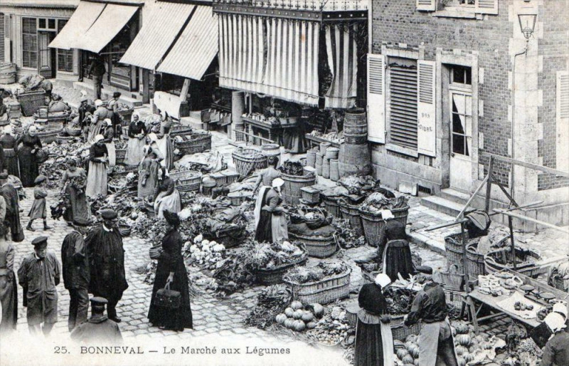 Carte postale ancienne Bonneval - le marché aux légumes à Bonneval