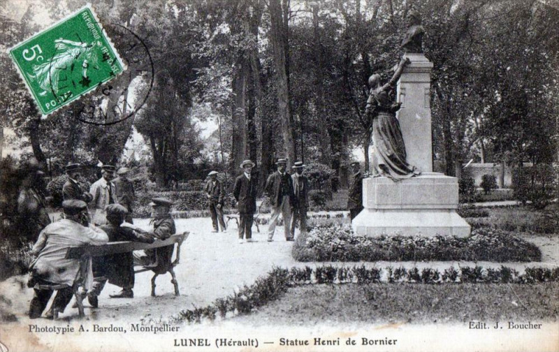Carte postale ancienne Lunel Statue Henri De Bornier  (Cpa Animee à Lunel