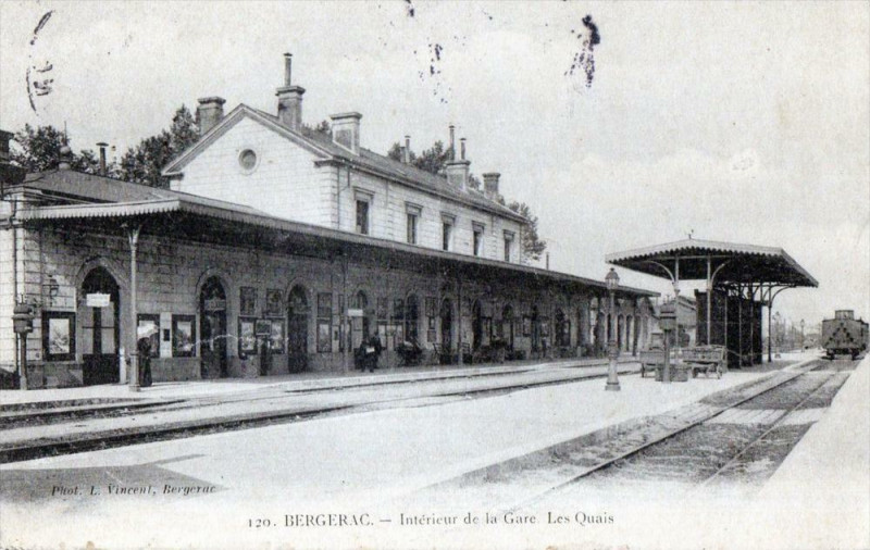 Carte postale ancienne Bergerac Interieur De La Gare à Bergerac