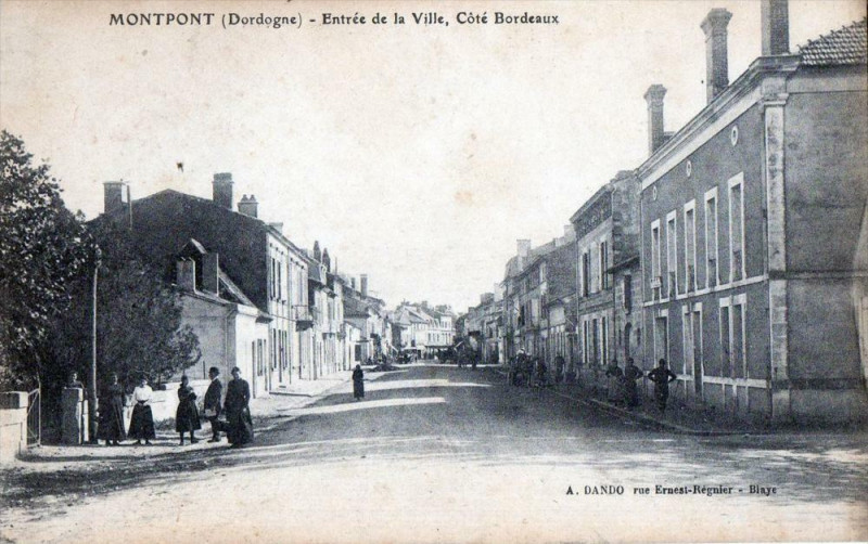 Carte postale ancienne Montpont Entree De La Ville Cote Bordeaux (cpa animée