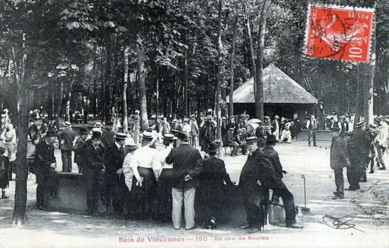 Carte postale ancienne Bois de Vincennes - Le Jeu de Boules à Paris 12e